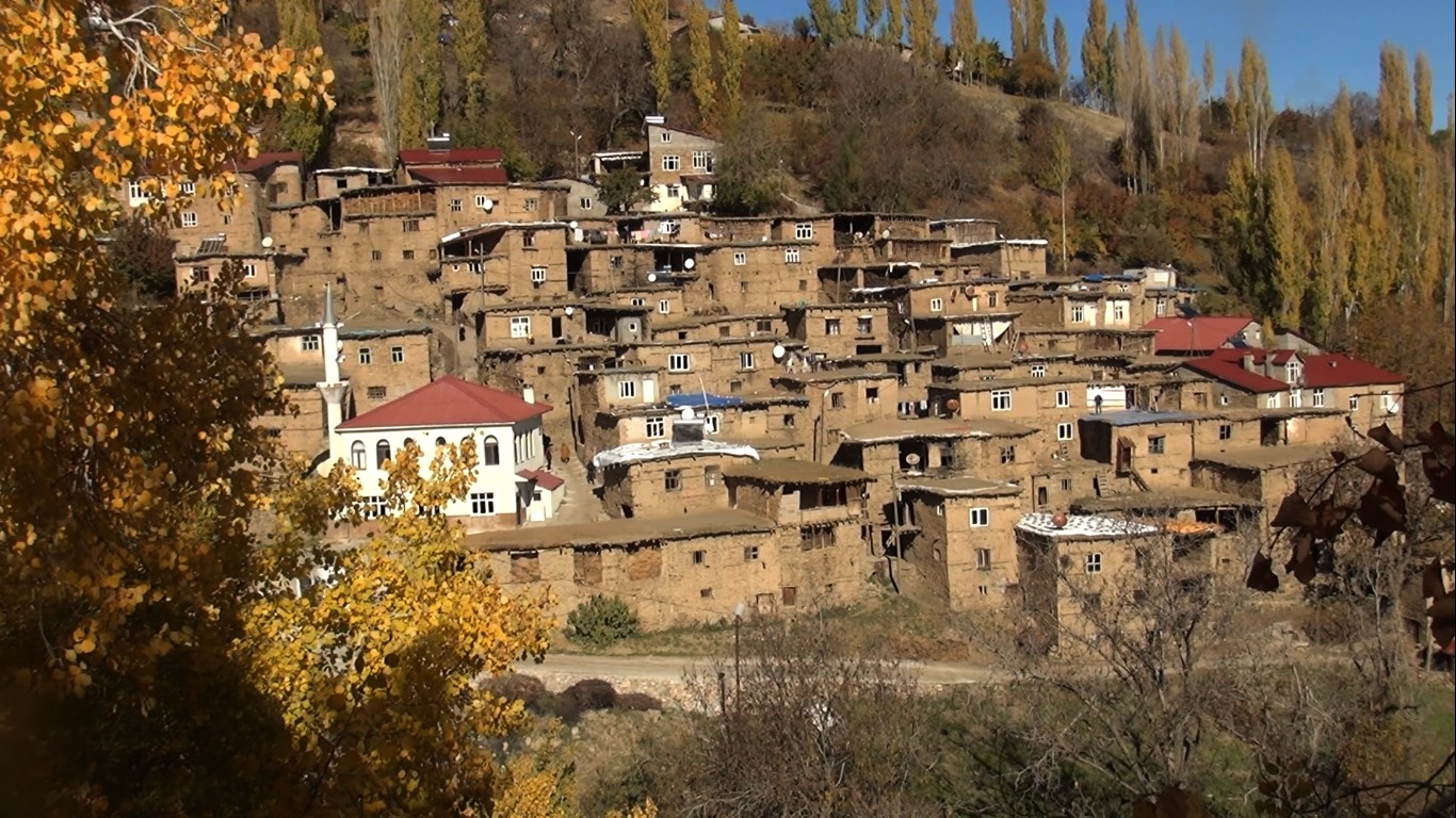 Hizan’ın toprak damlı taş evleri