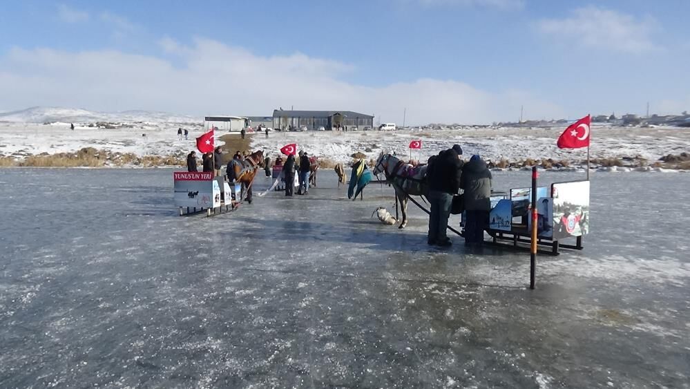 Çıldır Gölü'nde Dörtnala Atlı Kızak Keyfi2