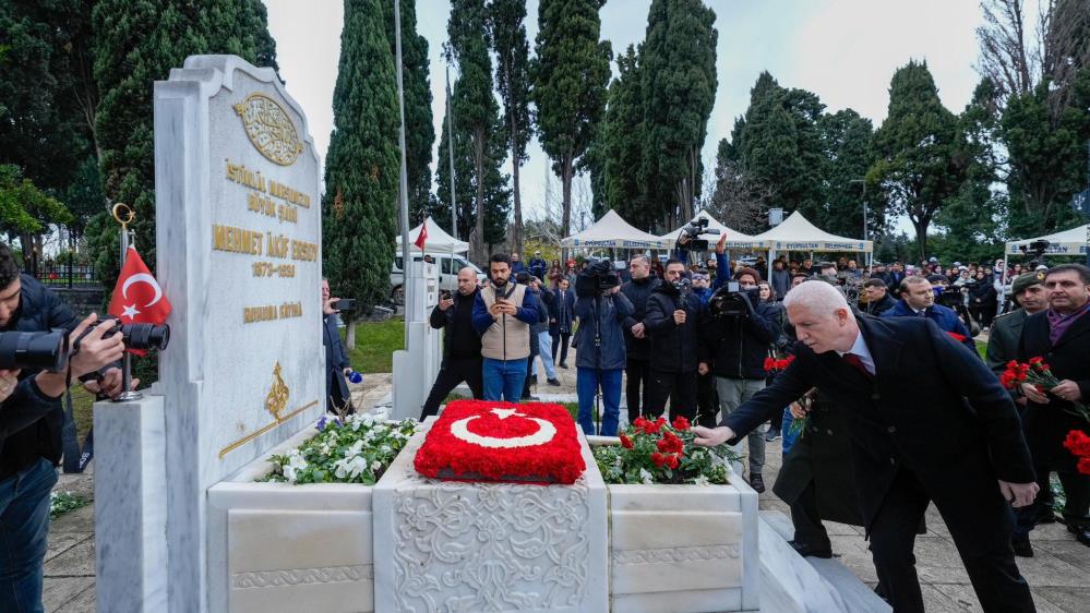 Vefatının 88'Inci Yıldönümü! Milli Şair Mehmet Akif Ersoy Kabri Başında Anıldı 3